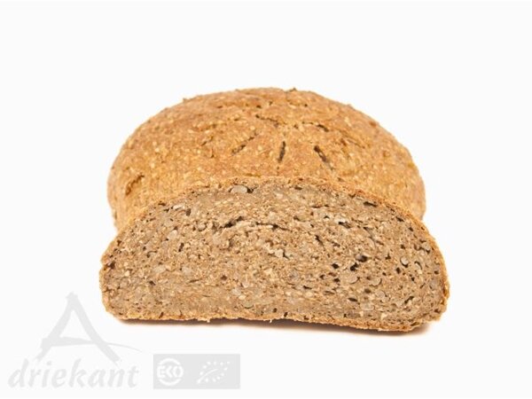 biologisch-volkoren-tarwegerstbrood-met-sesamzaad-driekant